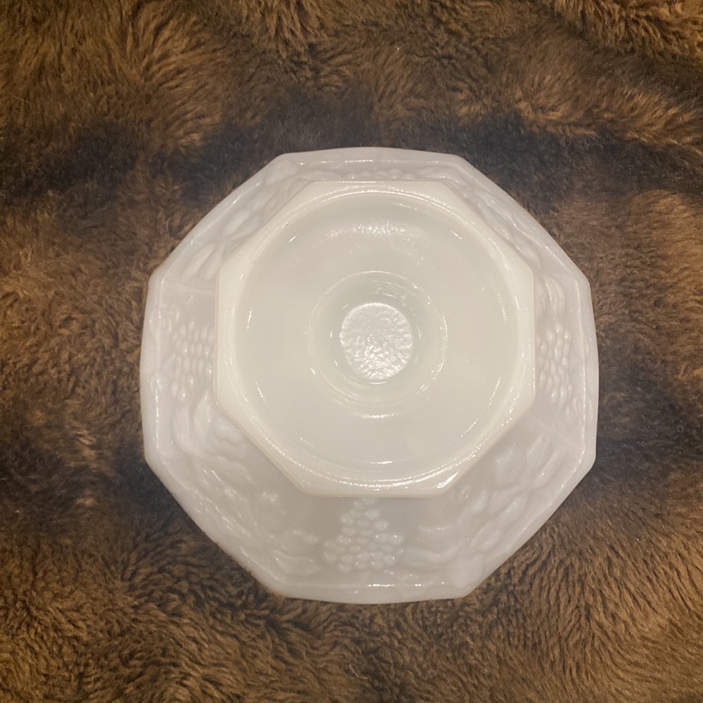 Vintage Anchor Hocking milk glas bowl PERFECT FOR YOUR SPRINGTIME HOLIDAY TABLE - Picture 4 of 5